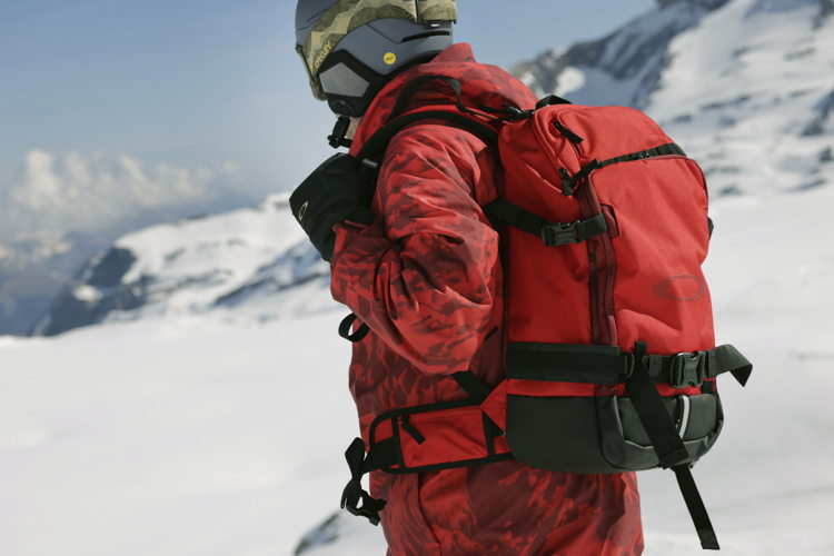 OAKLEY® RELEASES THE NEW 2022 SNOW COLLECTION, DEVELOPED AND